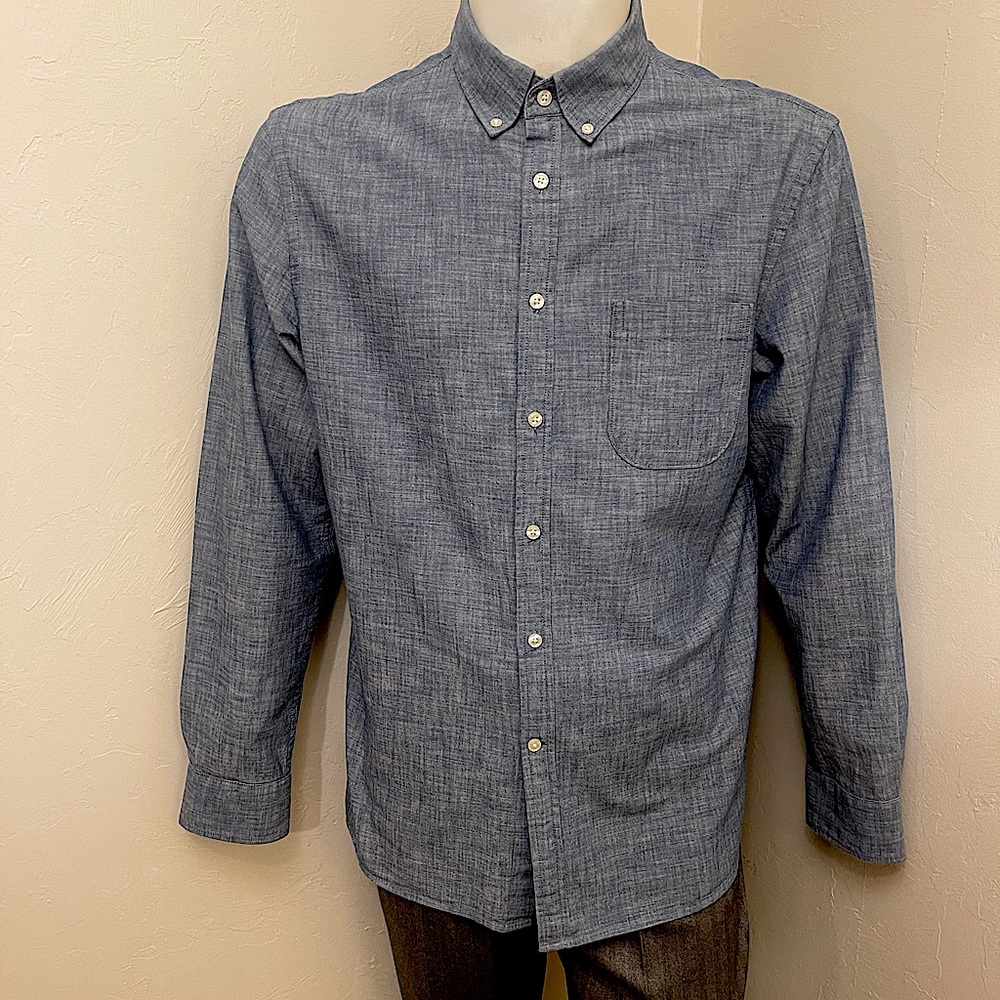 Jos. A. Bank 1905 Men’s blue casual button down shirt. Size L